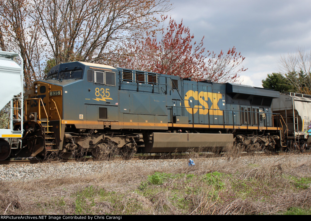 CSXT 835 DPU on Q410-03